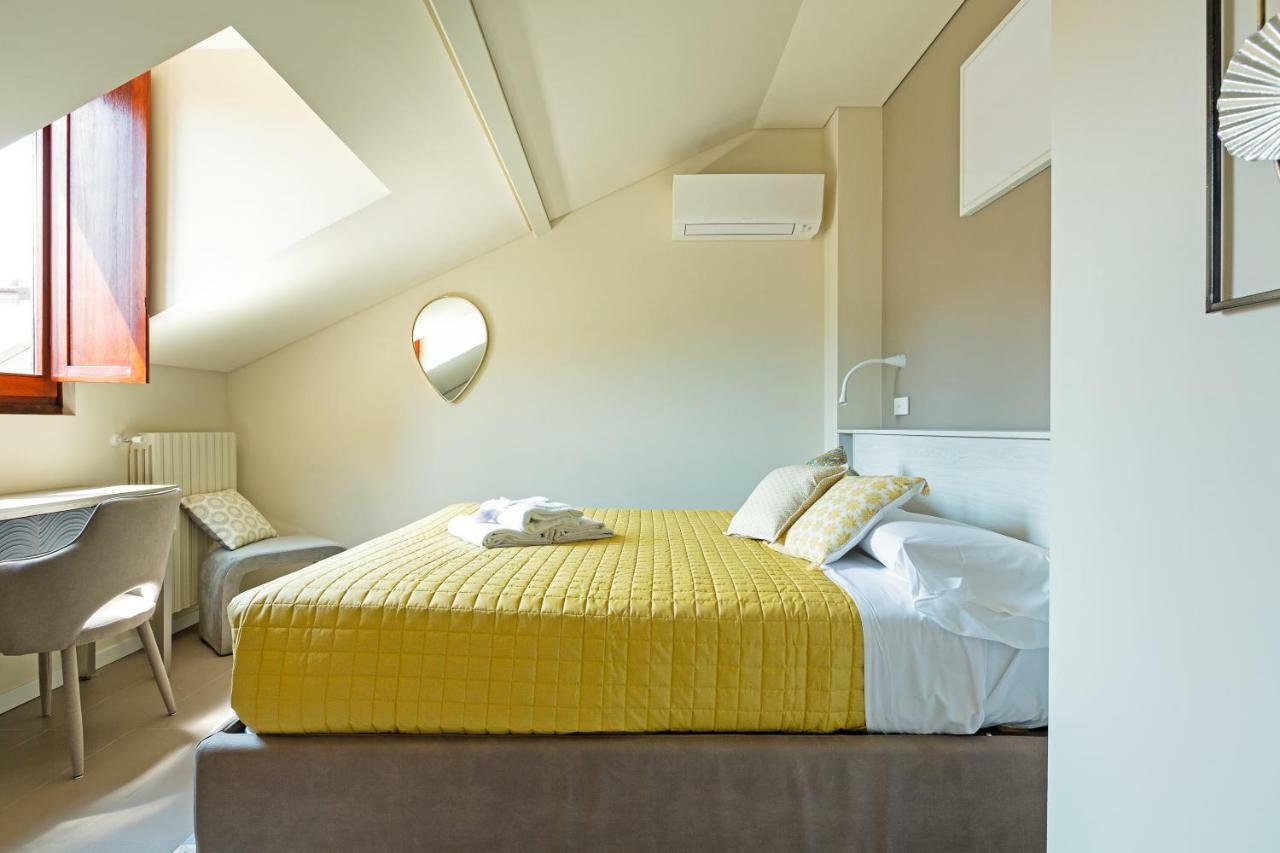 Renovated Penthouse Duomo & Via Torino Appartement Milaan Buitenkant foto